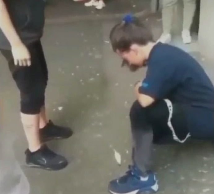 Nou caz de violență. O fată de 16 ani a fost bătută și jignită de o alta de 13 ani, în Deva