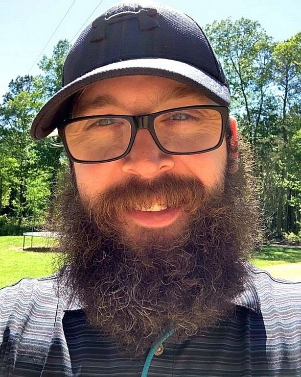 Un bărbat de 33 de ani și-a transmis sinuciderea LIVE, pe Facebok. Imaginile s-au viralizat pe TikTok