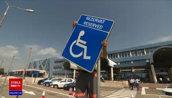 Aeroportul Otopeni reintră în normalitate. Se demontează corturile și gardurile, se redeschid restaurantele