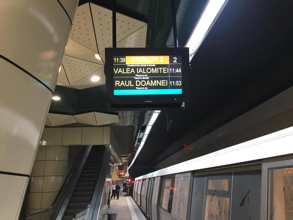 Pompierii de la ISU se antrenează pentru situaţii de urgenţă la staţiile de metrou M5