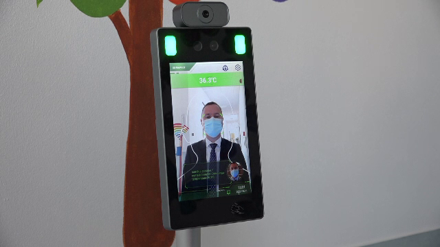 Școala de la sat cu tehnologie SF pentru România. Recunoașterea facială a elevilor și dezinfectarea aerului din clase