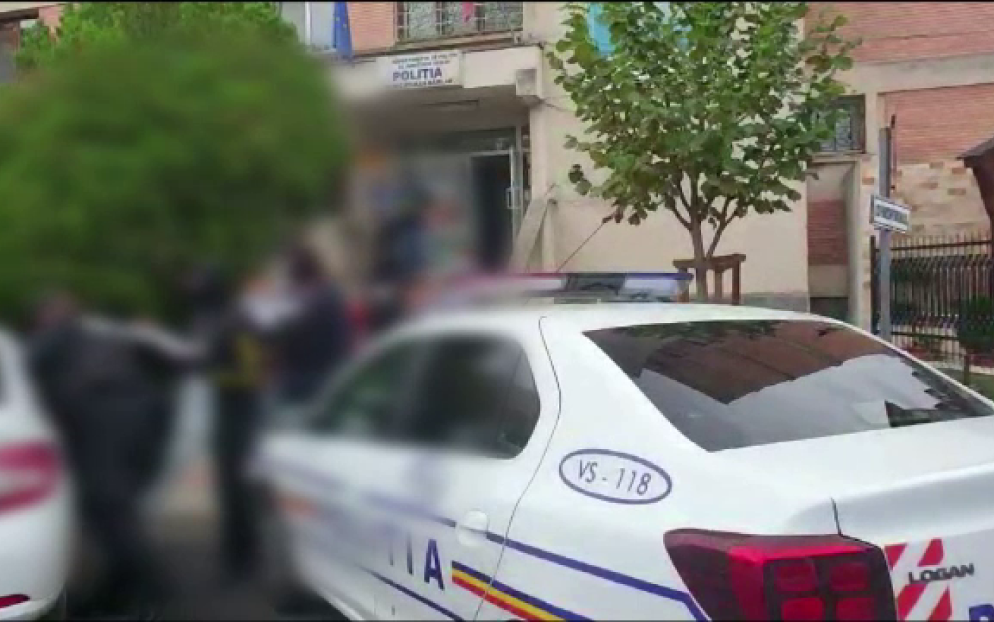 Descinderi ale poliției la clanurile din Murgeni. Interlopii s-au înarmat cu arbalete