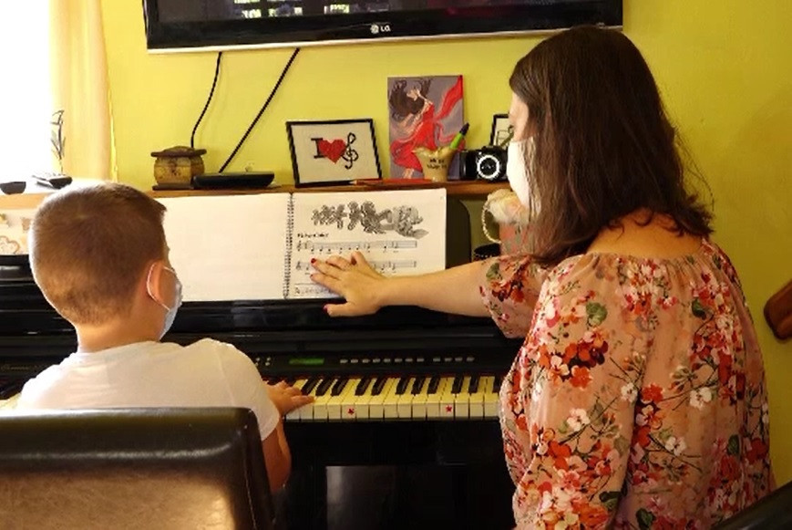 Românii întorși în țară din cauza pandemiei, hotărâți să rămână: "Este ok şi aici salariul"