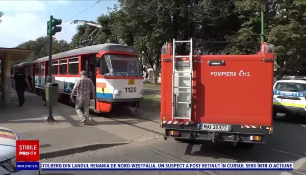 Un bărbat a scăpat în mod miraculos cu viață după ce a căzut sub tramvai în Arad. Cum a fost posibil