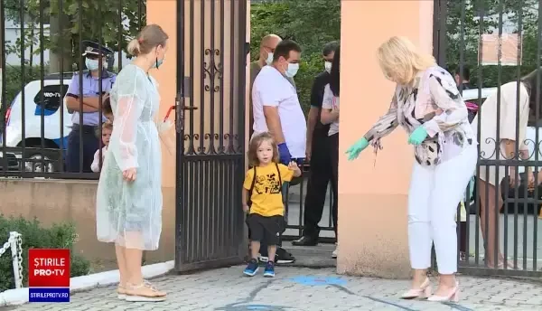Prima zi de grădiniță, cu restricții pentru copii și părinți