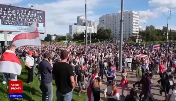 Lukașenko se întâlnește cu Putin, în timp ce protestele masive continuă în Belarus