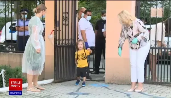 Grădiniță în pandemie. Preșcolarii nu poartă mască, iar riscul de contaminare este mare