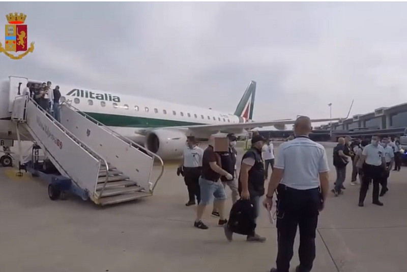 A fost prins unul dintre cei mai periculoși fugari români. Cum a reușit să scape de polițiștii italieni timp de 18 ani