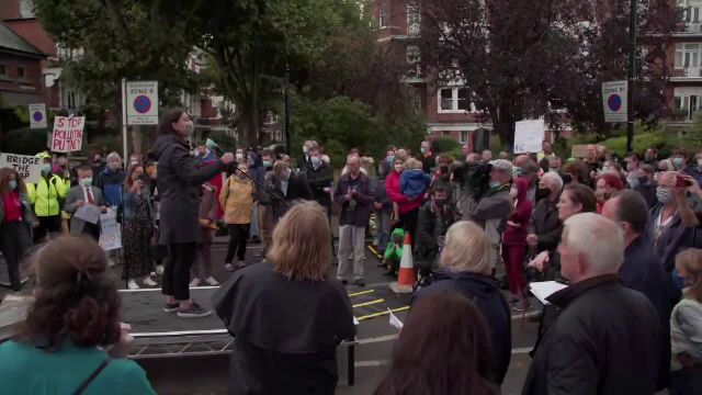 ”Mamele furioase”, mișcarea femeilor revoltate că duc tot greul pandemiei. ”Nu ne sprijină nimeni, ne-am săturat”