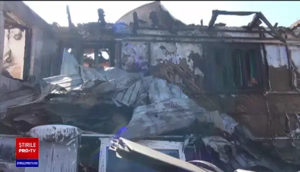 Dramă uriașă pentru trei familii din Bacău. Casele li s-au făcut scrum în câteva minute