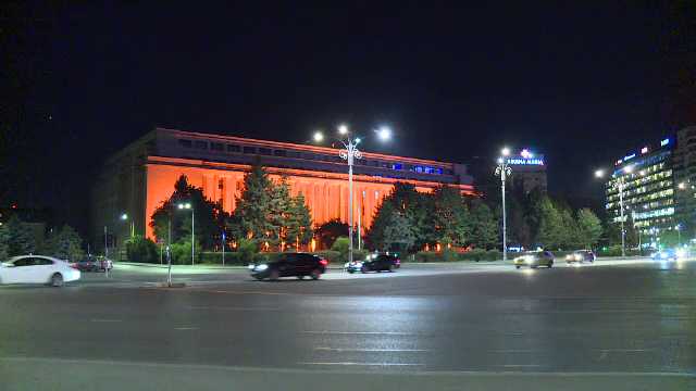 Zeci de clădiri din toată țara s-au colorat în portocaliu. Care este motivul