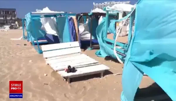 Cod galben de vânt în țară. Rafalele au făcut ravagii pe plaje