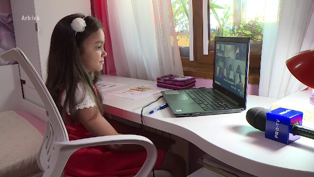 Problemele învățământului online: copiii nu aud ce spun profesorii și nu văd ce scrie pe tablă