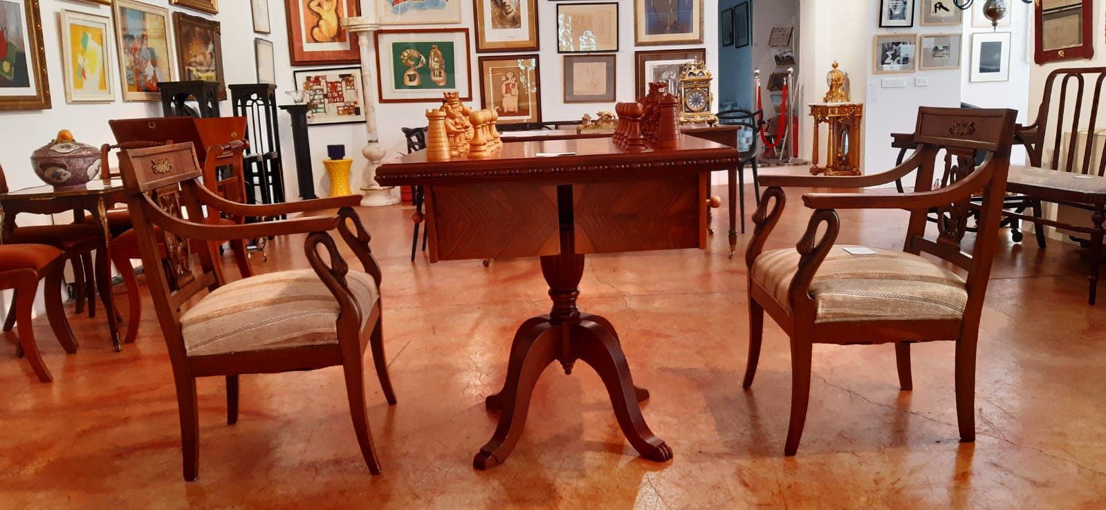 Masa de șah a lui Nicolae Ceaușescu, scoasă la licitație. Care este prețul de pornire