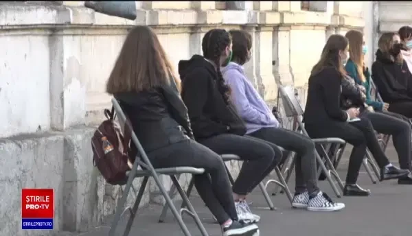 Creşte numărul de îmbolnăviri cu Sars-Cov-2 în şcoli. Tot mai mulți elevi, în izolare la domiciliu