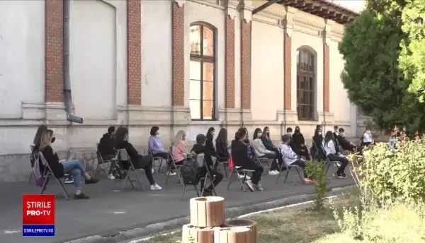 Creşte numărul de îmbolnăviri cu Sars-Cov-2 în şcoli. Tot mai mulți elevi, în izolare la domiciliu