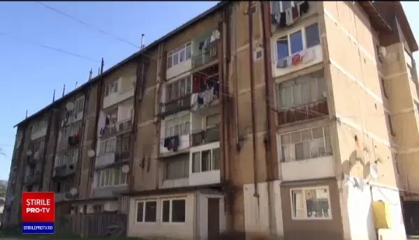 Un bărbat din Bicaz a ars în apartament. De ce nu avea curent şi folosea lumânări