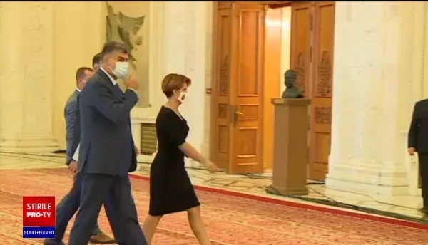 Parlamentul a adoptat rectificarea bugetară, cu majorarea pensiilor și bani pentru profesori. Ce pericole există