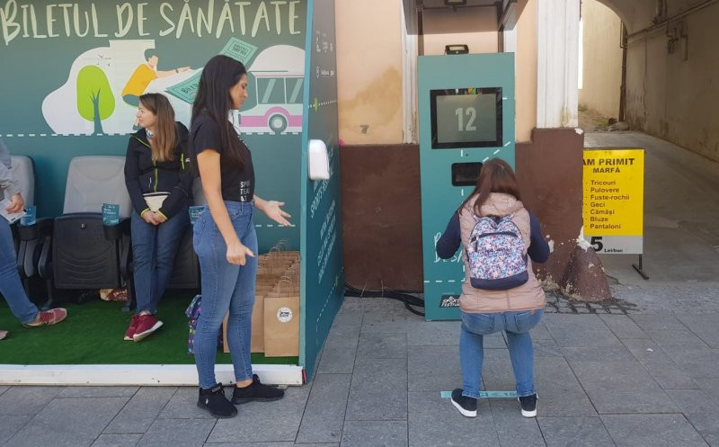 Stația de autobuz în care primești bilet dacă faci 20 de genuflexiuni, inaugurată la Cluj-Napoca