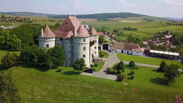 Castele vechi de secole, dechise pentru turiști. Preţul unui sejur e aristocratic