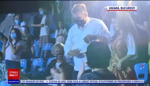 Lumea colorată din curtea Operei Comice pentru Copii: spectacole, film și un telescop