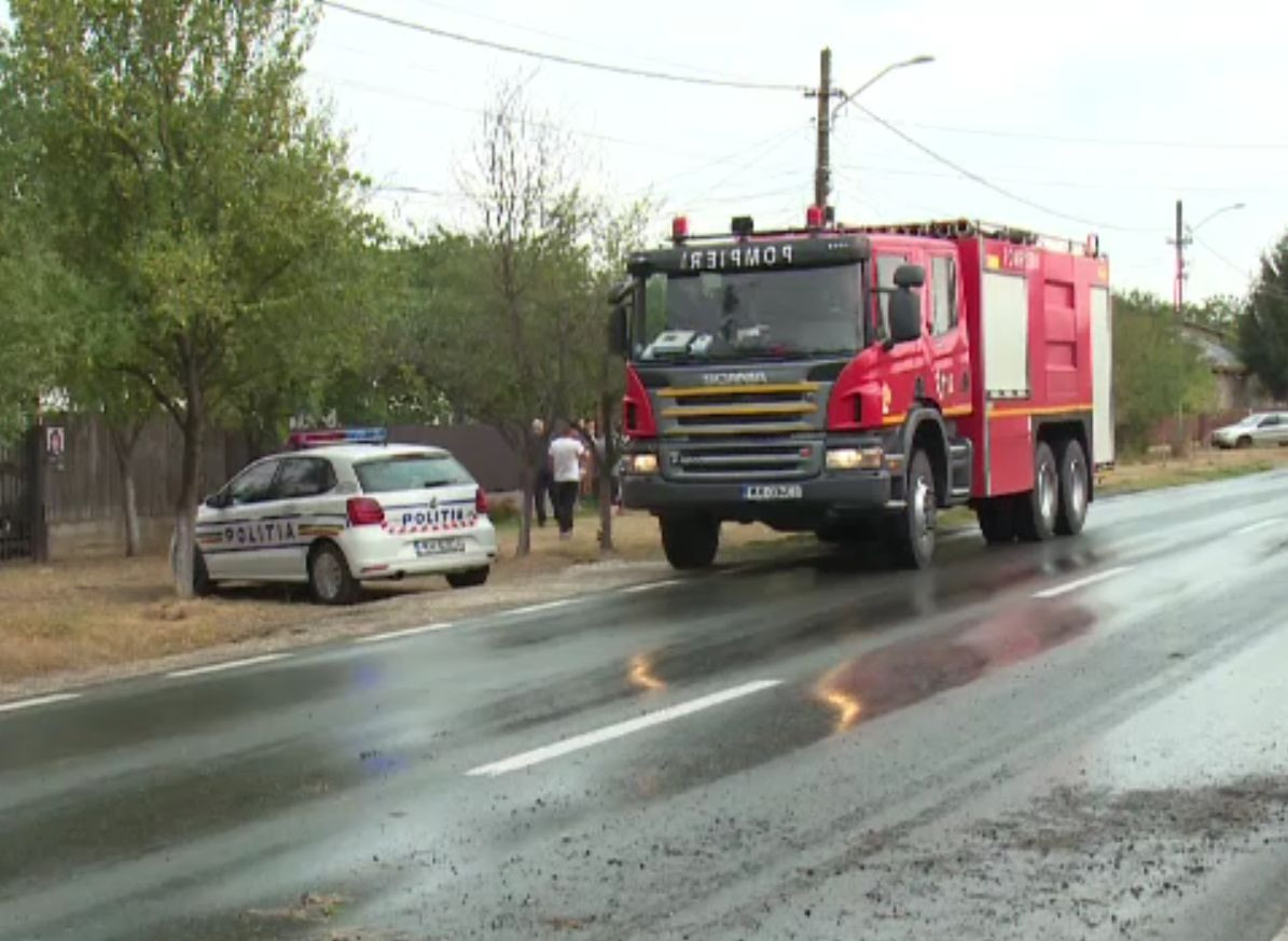 O dubă s-a răsturnat pe ploaie, în Dâmbovița. Printre victime, un copil de 11 ani