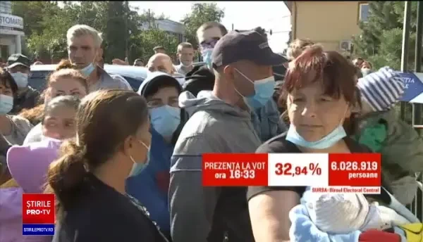 Românii așteaptă cu orele, la cozi imense, ca să voteze: ”Eu port mască, deși nu cred în virus”