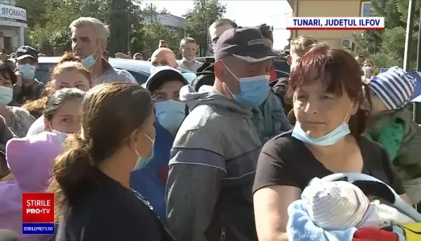 Românii au așteptat ore întregi, la cozi imense, ca să voteze: ”Eu port mască, deși nu cred în virus”