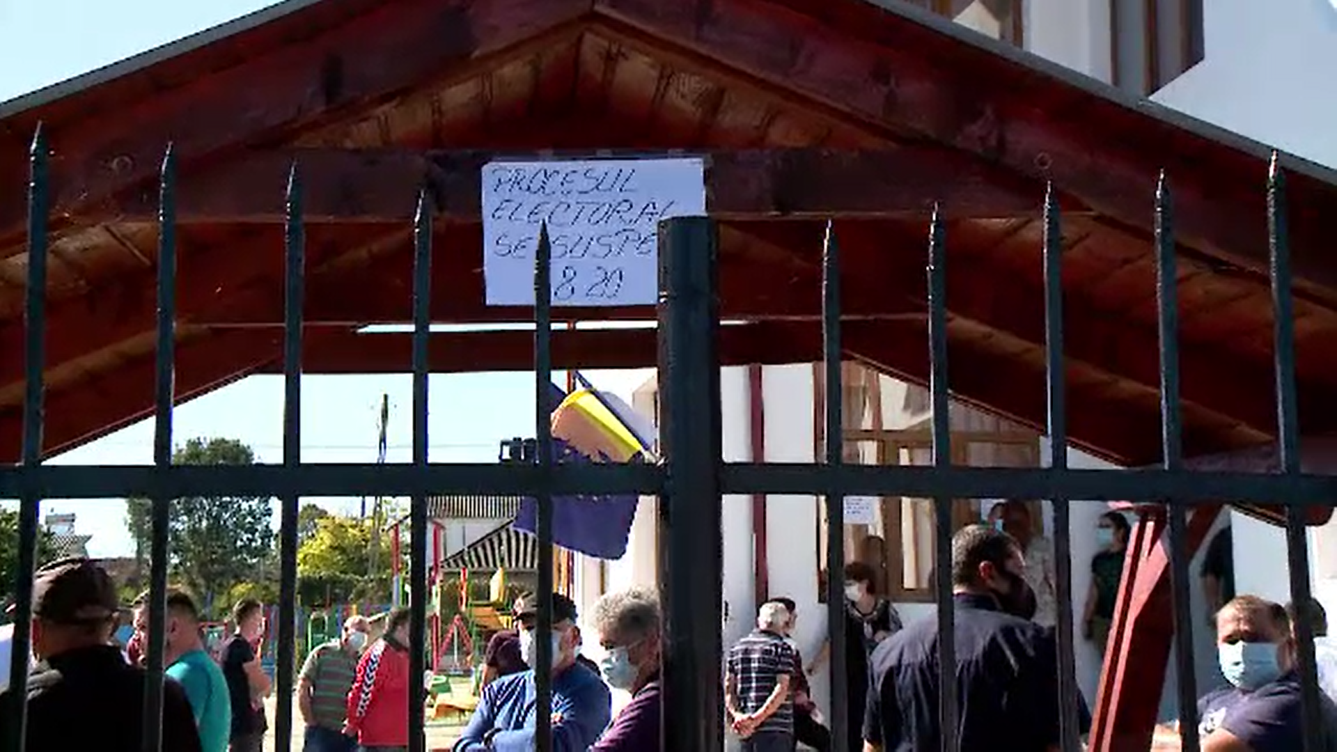 Incidente la vot - alegeri locale 2020. Buletine de vot greșite, bătăi în stradă și valize suspecte