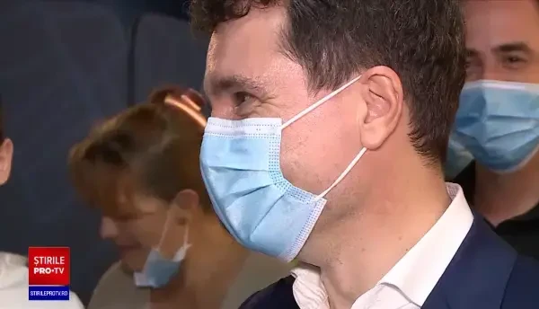 "You look like Emmanuel Macron". Primii turiști străini care l-au felicitat pe Nicușor Dan pentru victoria în alegeri