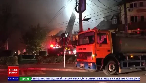 Incendiu devastator în Mureș. Focul a distrus tot, pagubele sunt uriașe: ”Erau flăcări foarte, foarte mari”
