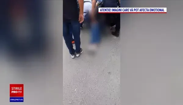 Scene ireale în Capitală. La amiază, sute de persoane încă așteptau să predea tabletele şi sacii cu voturi