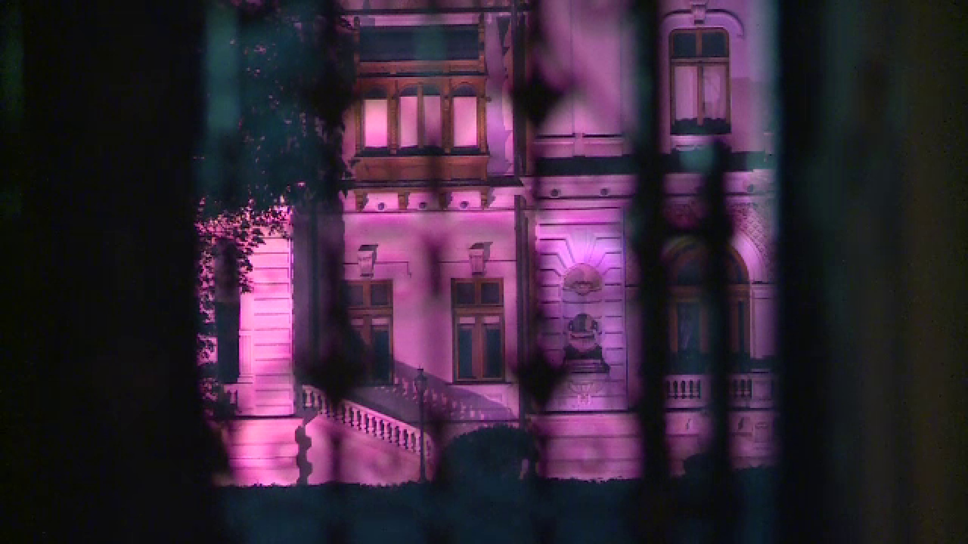 Clădirea Guvernului și Palatul Cotroceni, colorate în roz de Ziua Internaţională a luptei împotriva cancerului de sân