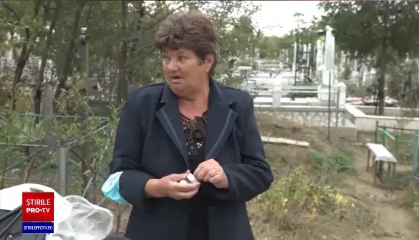 Cimitir din Galați, vandalizat de doi adolescenți. 130 de morminte au fost distruse