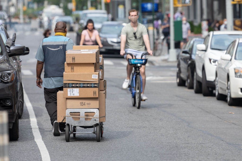 Peste 19.000 de angajaţi Amazon, infectaţi cu coronavirus. Compania lui Jeff Bezos a făcut publice datele de abia acum