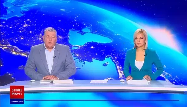 Mașină spulberată de trenul București Viena. Șoferul a sărit în ultimul moment din calea locomotivei