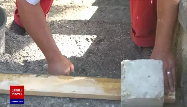 Șantierele din țară au intrat în repaus. Muncitorii, chemați la muncă doar pentru clipurile de campanie