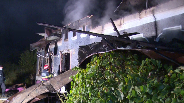 Casa unui bărbat ar fi fost incendiată de un soț gelos. „E răzbunare”