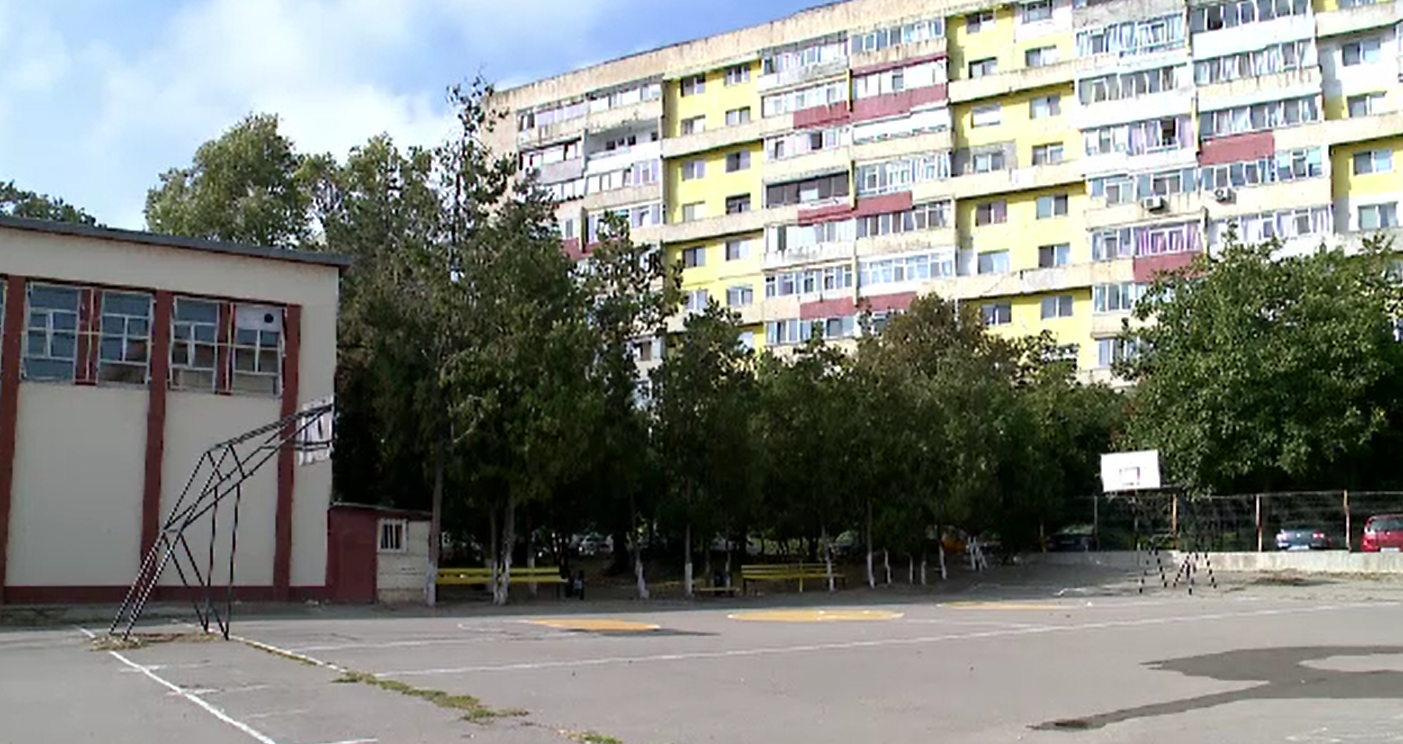 Scandalul copiilor amendați de la școala din Constanța capătă proporții. Ce decizie a luat directorul