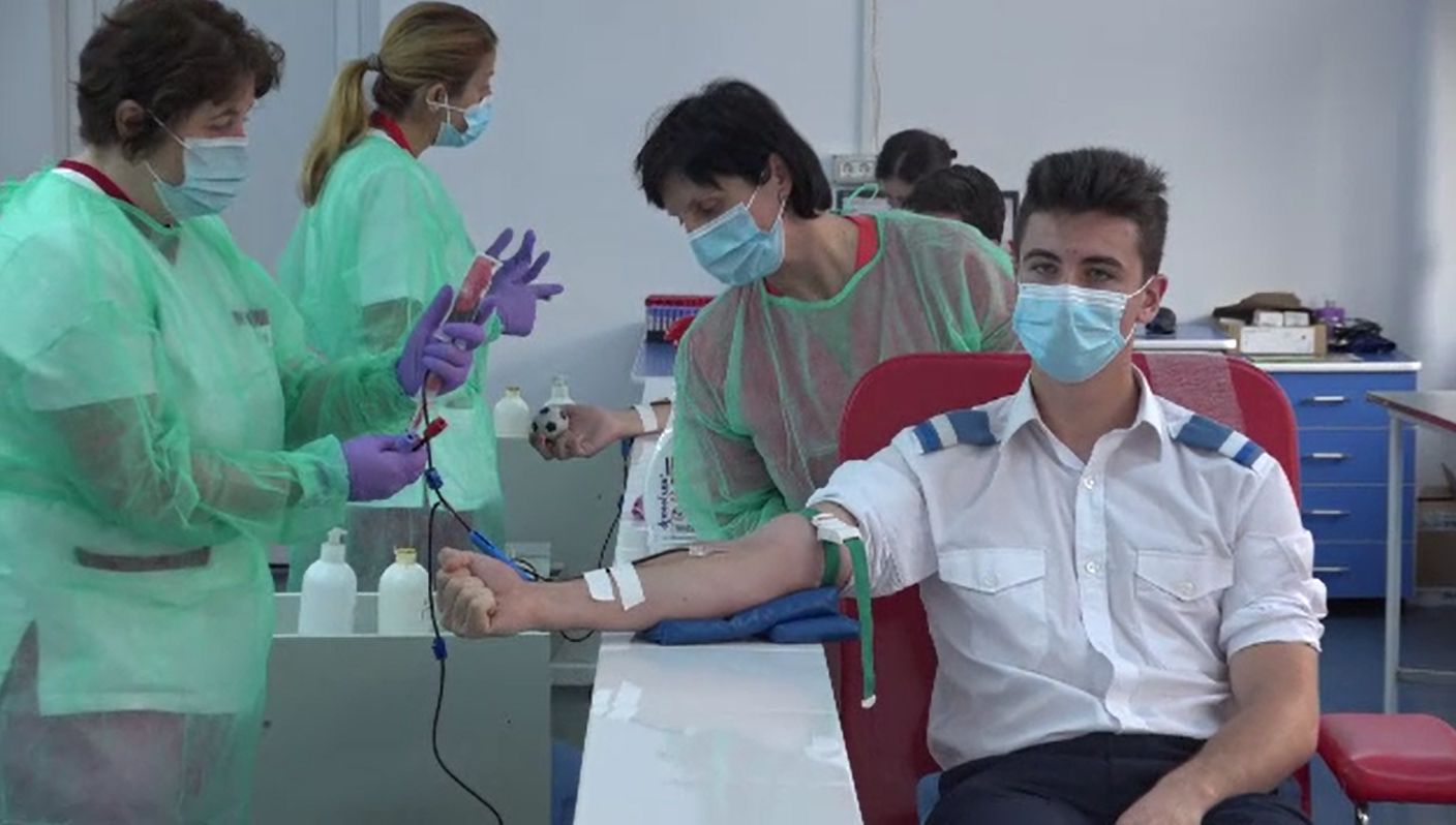 Elevii Colegiului Militar din Alba au mers să doneze sânge. "Suntem conștienți că poate salva vieți"