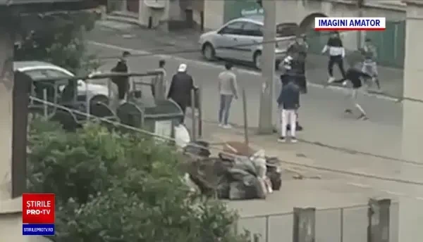 Doi minori de 16 și 17 ani au fost împușcați în cap, în fața unui liceu din Ploiești