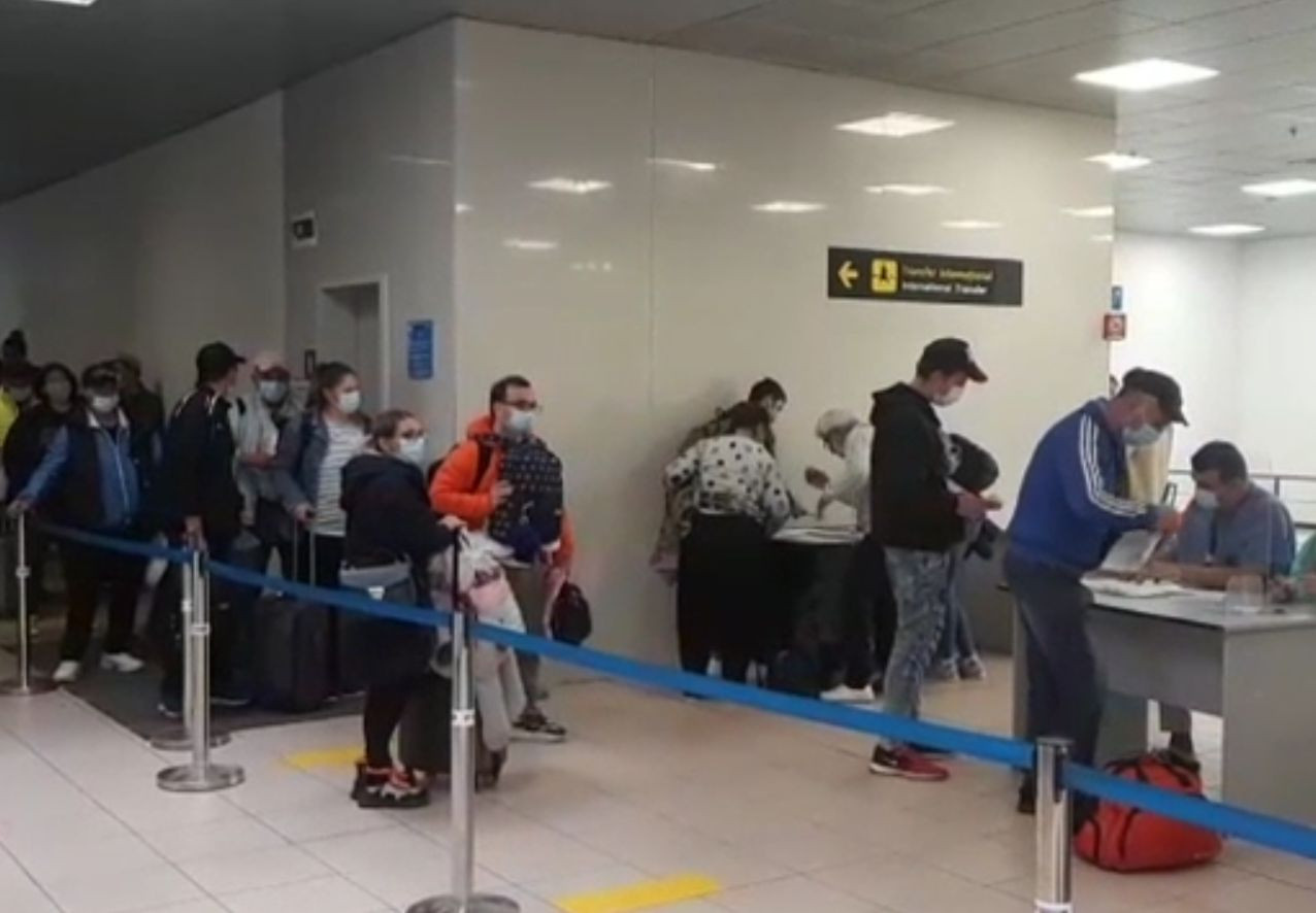 Procedura la aeroport pentru cei care vin în România din ţări de pe "lista galbenă"