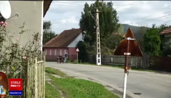 Polițiștii din Bistrița, în alertă. Cum au încercat doi bărbați să răpească o fetiță de 12 ani