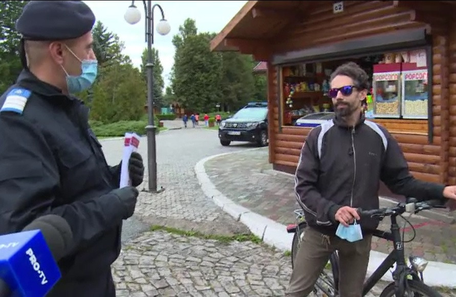 Amenzi pentru cei care nu respectă carantina în Târgoviște: "Punând mască, sistemul imunitar, nani!"