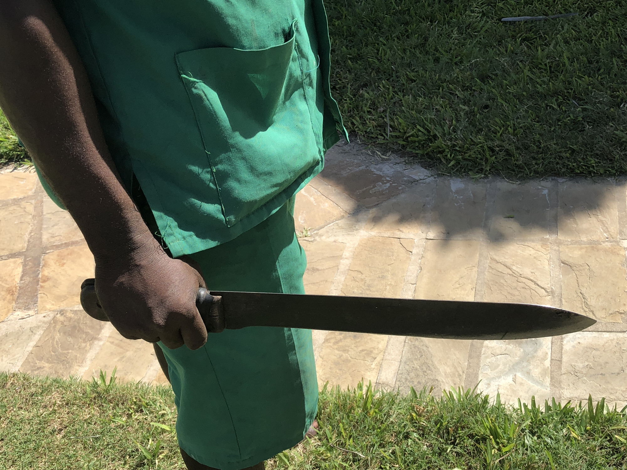 Un bărbat și-a decapitat soția și s-a dus la secția de poliție cu capul femeii în mână. Ce a urmat. VIDEO