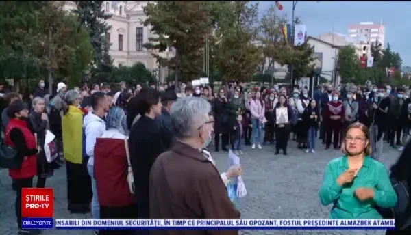 Sute de persoane au protestat, după interzicerea pelerinajului de Sf. Parascheva. Câți dintre ei au purtat mască