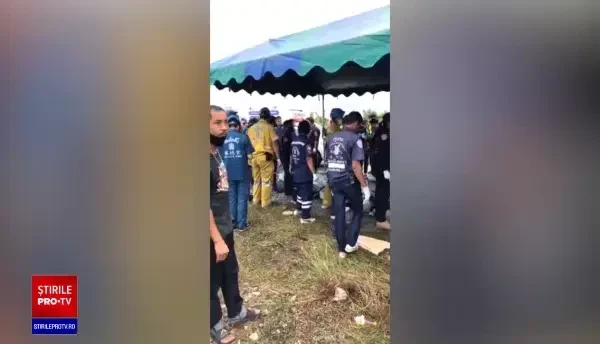 Tragedie de proporții în Thailanda. Zeci de morți, după coliziunea dintre un tren și autobuz de pasageri. VIDEO