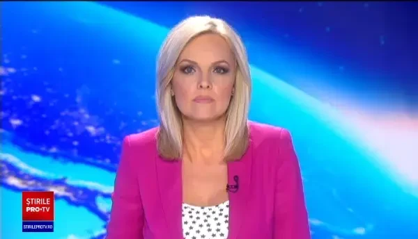 Credincioșii s-au îngrămădit la sfințirea unei biserici, în Galați. Nici preoții n-au purtat mască