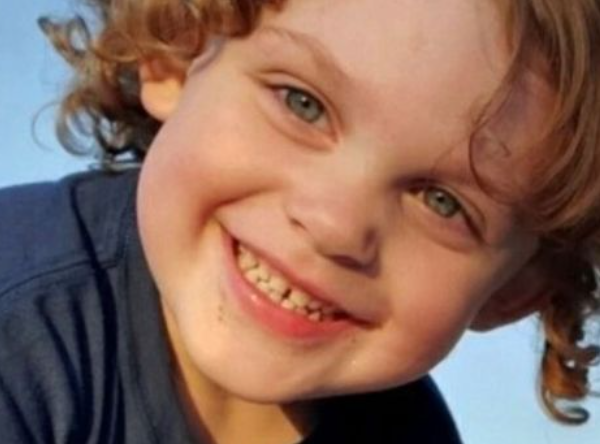 Un copil de 3 ani a murit, după ce s-a împușcat accidental cu o armă găsită în casă. Ce spun autoritățile