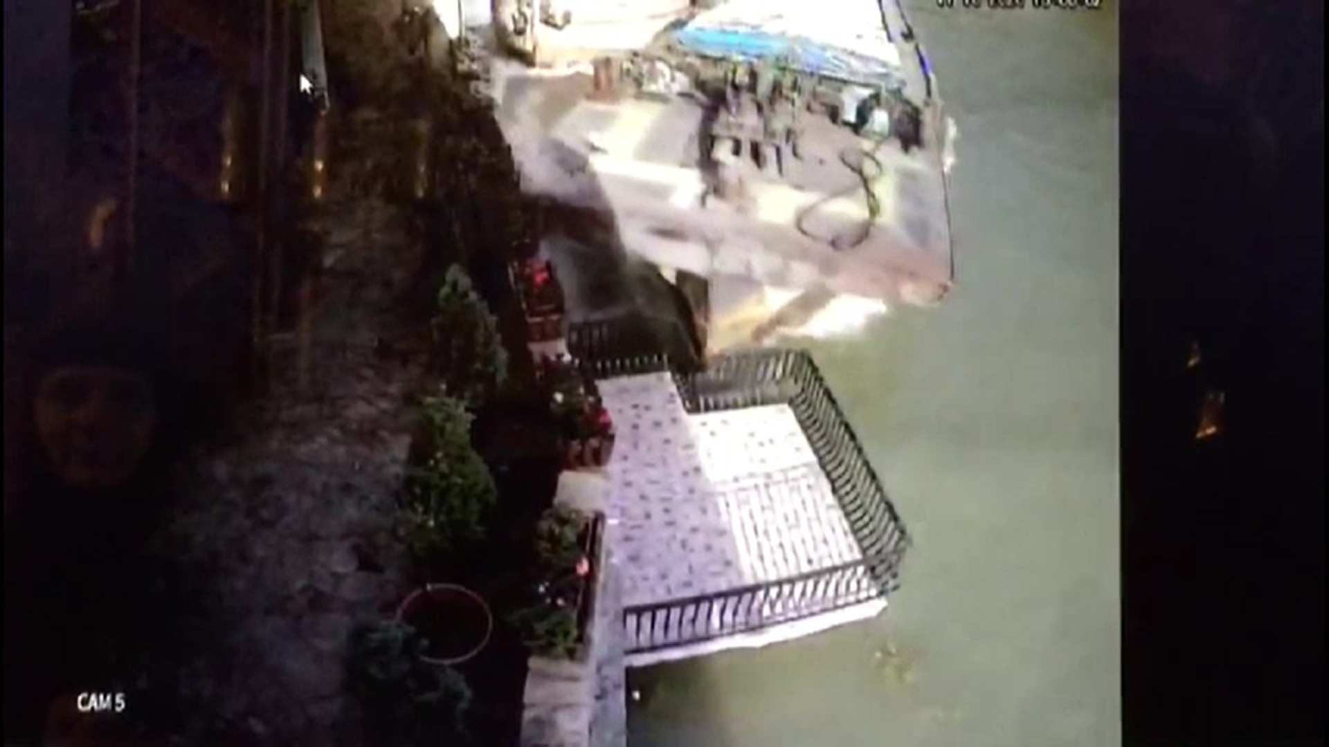 Mănăstirea Mraconia, aflată pe malul Cazanelor Mici ale Dunării, a fost lovită de o barjă